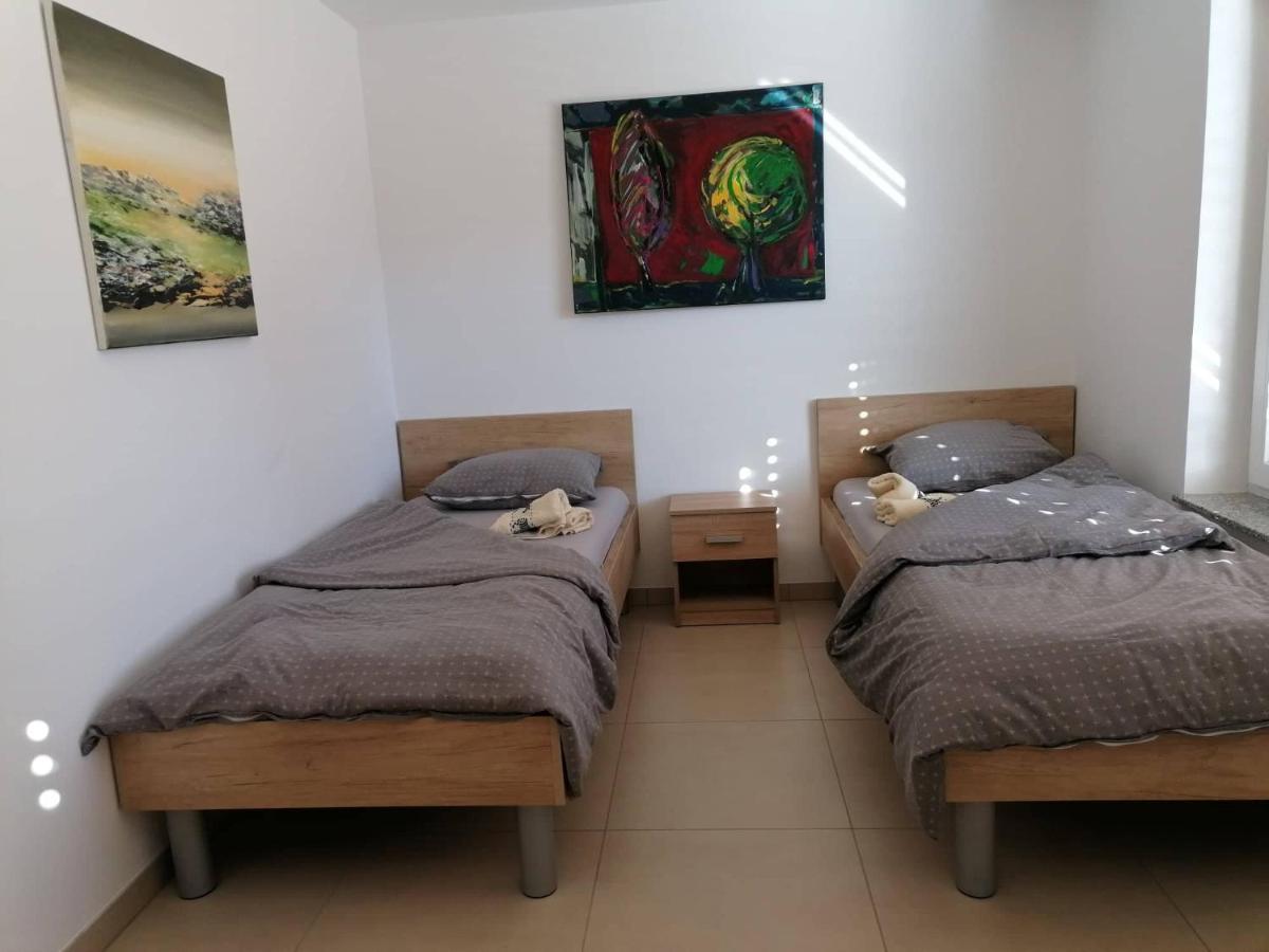 Blatnikov Hram Hotel Dvor Bagian luar foto
