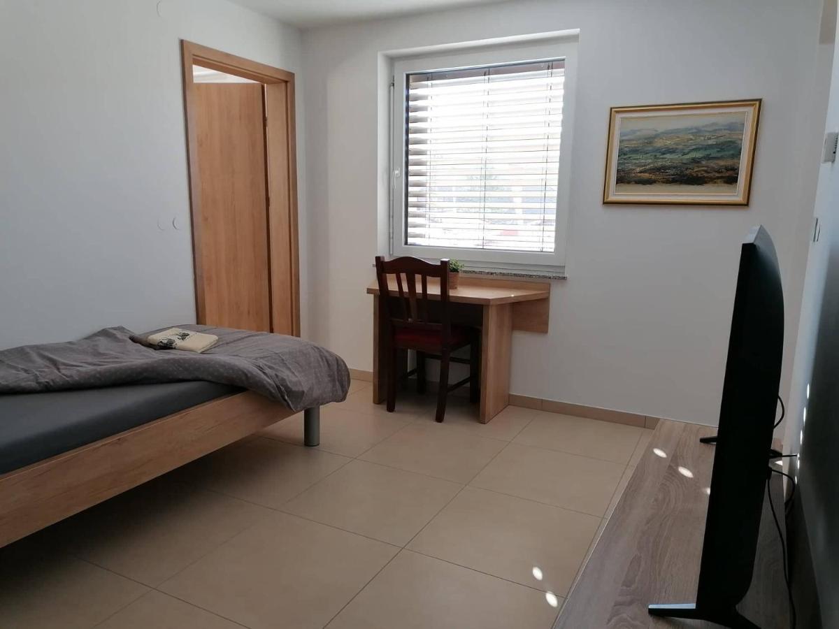 Blatnikov Hram Hotel Dvor Bagian luar foto